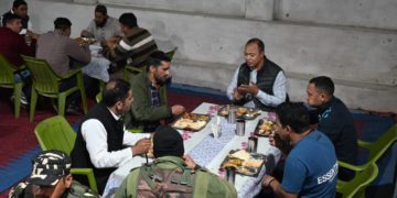 جموں و کشمیر میں افطار پارٹیاں باہمی بھائی چارے کی علامت ہیں