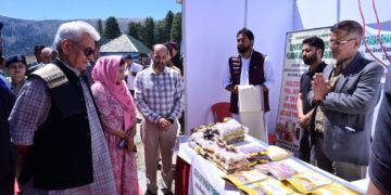 جموں وکشمیر نے مختلف زمروں میں تین قومی پنچایت ایوارڈ جیتے ہیں: منوج سنہا