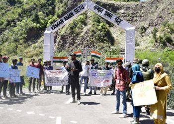 بھارتی فوج اور سماجی تنظیموں نے کشمیر میں منشیات کے خلاف پیدل مارچ کیا
