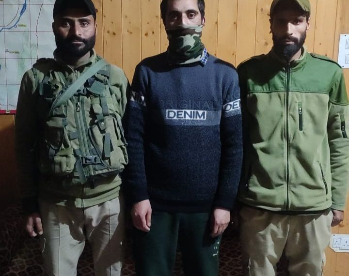 بارہمولہ میں دکان کے چینجنگ روم میں گاہکوں کی خفیہ ویڈیو ریکارڈنگ کرنے کے الزام میں دکاندار گرفتار:پولیس