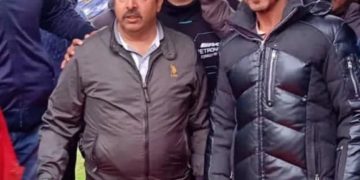 شاہ رخ خان نے کشمیر میں ’ڈنکی‘ کی شوٹنگ کے دوران مداحوںکے ساتھ فوٹو کھنچوائی