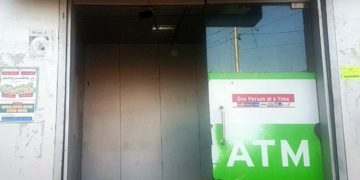 پلوامہ میں چوروں نے اے ٹی ایم مشین ہی اڑا لی