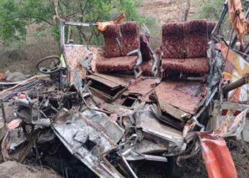 ممبئی جارہی بس کھائی میں گری، 12 افراد ہلاک
