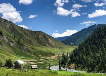 جموں و کشمیر حکومت کی نظریںسیاحت کے شعبے میں 2000 کروڑ روپے کی سرمایہ کاری پر