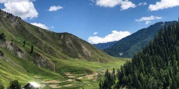 جموں و کشمیر حکومت کی نظریںسیاحت کے شعبے میں 2000 کروڑ روپے کی سرمایہ کاری پر