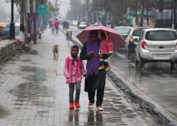 بوندھاباندھی کے ساتھ ہی سڑکیں زیرآب