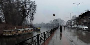 کشمیر میں موسلا دھار بارشوں سے ندی نالوں میں طغیانی جیسی صورتحال، ہندواڑہ میں پل ‏کو نقصان