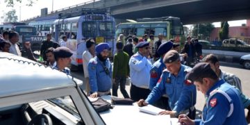 جموں و کشمیر محکمہ ٹریفک نے پانچ برسوں میں ایک سو کروڑ روپے جرمانہ وصول کئے