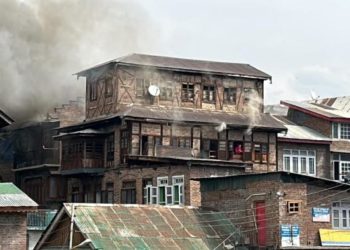 سری نگر کے عالی کدل میں آتشزدگی، خاتون لقمہ اجل، دو مکان خاکستر