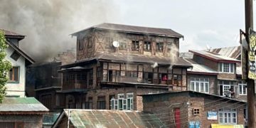 سری نگر کے عالی کدل میں آتشزدگی، خاتون لقمہ اجل، دو مکان خاکستر