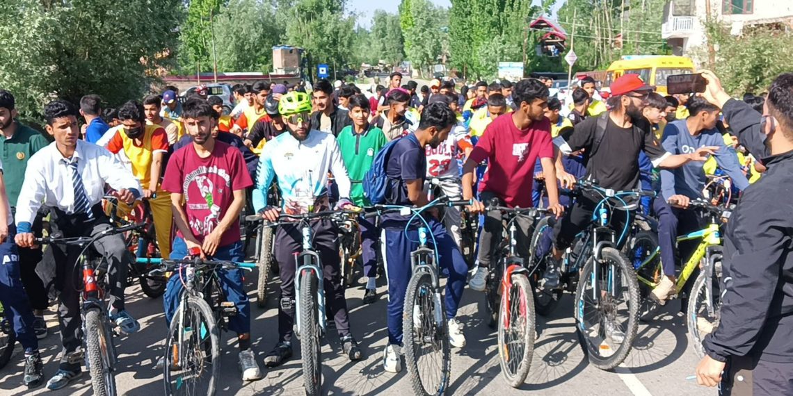 کشمیری نوجوانوں جی 20 سربراہی اجلاس کے استقبال کیلئے ’’ پیڈل فار پیس‘‘ کا انعقاد کیا