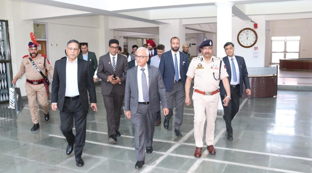 مرکزی داخلہ سکریٹری نے سری نگر میں پی ایچ کیو کا دورہ کیا