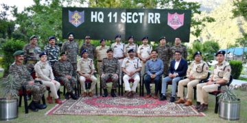 ڈی جی پی جموں و کشمیر نے فوج اور پولیس افسران کے ساتھ سیکورٹی کاجائزہ لیا