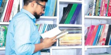 جموں کے نوجوان کی ’لیٹس ٹاک لائبریری‘ دیہی کشمیر میں تبدیلی لارہی ہے