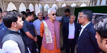 جموں وکشمیر کےایل جی منوج سنہا نے زیوان کا دورہ کیا