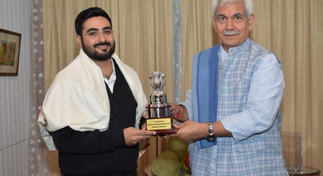راج بھون نے اَکشے لابرو کو پُر وقار الوداعیہ دیا