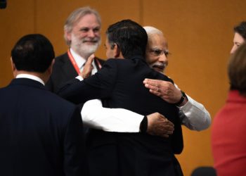  مودی اور سنک کا ایک دوسرے کو  گلے ملنا ’ مضبوط  دوستی ‘ کی علامت ۔ برطانوی ہائی کمیشن