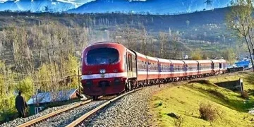 کٹرہ- بانہال ریل لائن پر بیلسٹ لیس ٹریک بچھانے کیلئےتیاریاں جاری