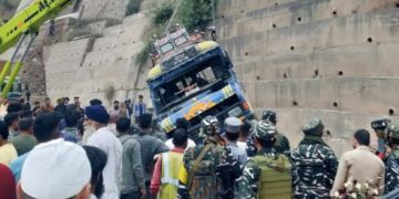 رام بن میں سڑک حادثہ، قریب 16 مسافر زخمی