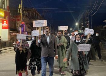 دیپو شرما کے قتل کے خلاف پلوامہ میں کینڈل مارچ نکالا گیا