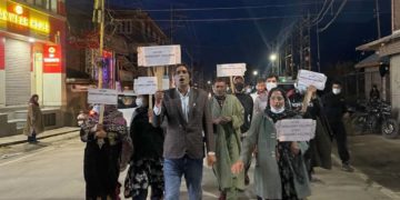 دیپو شرما کے قتل کے خلاف پلوامہ میں کینڈل مارچ نکالا گیا
