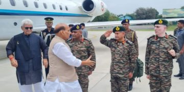 راج ناتھ سنگھ راجوری میں جاری انکائونٹر کا جائزہ لینے کے لئے جموں پہنچے