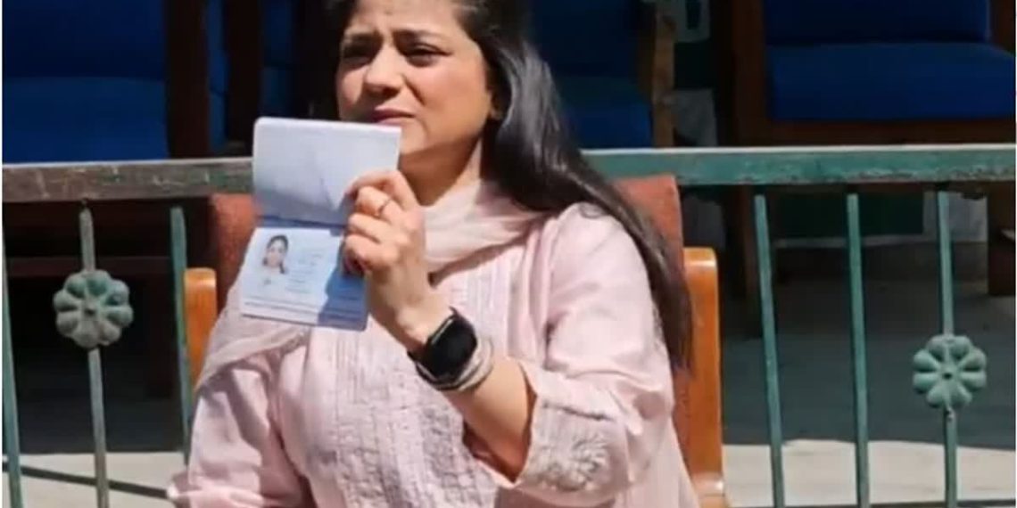 مشروط پاسپورٹ جاری کرکے مجھے بنیادی حق سے محروم کیا گیا: التجا مفتی