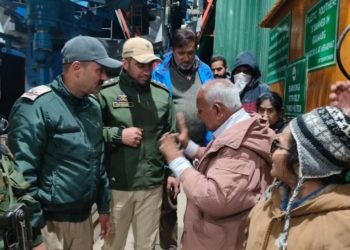 بارہمولہ پولیس نے گلمرگ میں 250 سیاحوں کو بچالیا