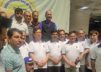 دماغ اور جسم کے انضمام کے لیے یوگا ضروری ہے۔ چیف جسٹس