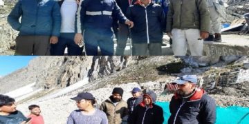ڈویژنل کمشنر کشمیر نے امرناتھ گپھا کا دورہ کیا۔ انتظامات کا جائزہ لیا