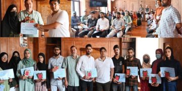 ڈی سی شوپیاں نے ضلع کےنیٹ، 10ویں اور 12ویں جماعت کے اعلیٰ کارکردگی دکھانے والوں کو مبارکباد دی