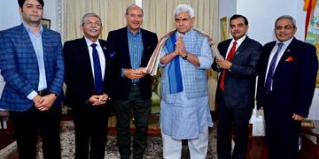 جموںو کشمیر میں سرمایہ کاری کو فروغ دینے کیلئے  پی ایچ ڈی چیمبر کے وفد نے ایل جی سنہا سے ملاقات کی