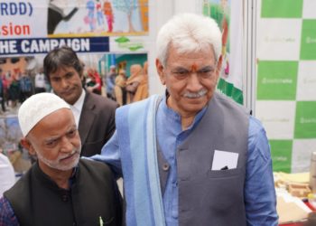 آج انسانیت کو پلاسٹک کی آلودگی کے سنگین چیلنجوں کا سامنا ہے۔ ایل جی سنہا