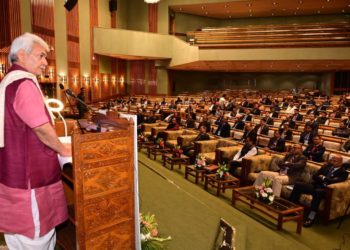اَمرت کال میں جموں وکشمیر یوٹی ترقی کے کئی پیمانوں پر ترقی یافتہ رِیاستوں کے برابر ہے ۔ لیفٹیننٹ گورنر