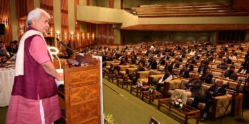 اَمرت کال میں جموں وکشمیر یوٹی ترقی کے کئی پیمانوں پر ترقی یافتہ رِیاستوں کے برابر ہے ۔ لیفٹیننٹ گورنر