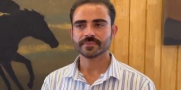 پتھروں اور ریت کو فن کی منفرد شکل دینے والا جموں کشمیر کا کلاکار منظور احمد بھٹ