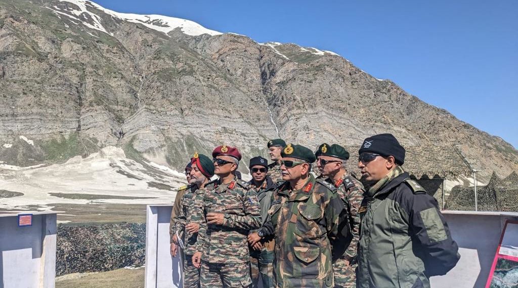 نارددن کمانڈ کے چیف اپیندر دویدی نے امرناتھ یاترا کی تیاریوں کا جائزہ لیا