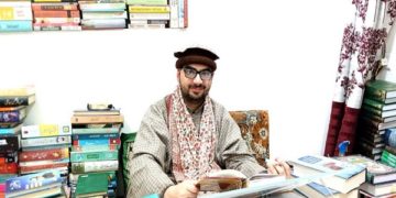سرینگر کے کثیر جہتی مصنف عامر سہیل وانی سے ملیں