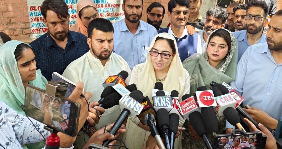 ہندوستان کا شہری مودی حکومت کی سکیموں سے فائد ہ حاصل کررہا ہے ۔ اندرابی