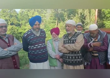 جموں و کشمیر میں بھائی چارے کی انوکھی مثال | کپواڑہ میں سکھ برادری نے عازمین حج کو الوداع کیا
