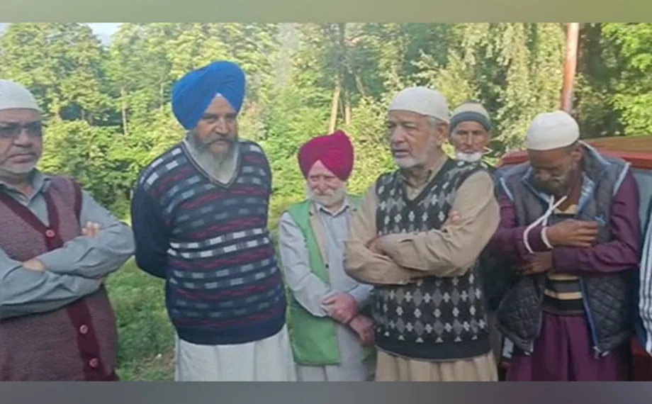 جموں و کشمیر میں بھائی چارے کی انوکھی مثال | کپواڑہ میں سکھ برادری نے عازمین حج کو الوداع کیا