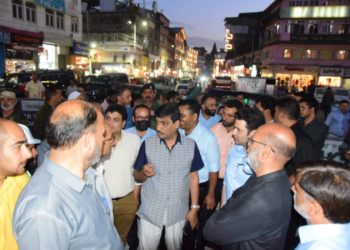 چیف سیکرٹری نے سمارٹ سٹی پروجیکٹوں کی پیش رفت کا جائزہ لینے کیلئے دیر رات شہر کا دورہ کیا