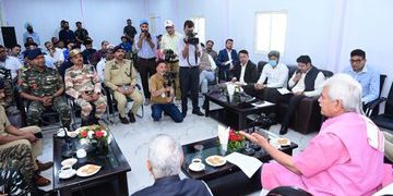 ایل جی منوج سنہا نے بالتل بیس کیمپ کا دورہ کیا