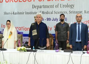 جموں و کشمیر کی باگ ڈور سنبھالتے ہی دربار مو کی روایت کو ختم کیا: منوج سنہا