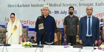 جموں و کشمیر کی باگ ڈور سنبھالتے ہی دربار مو کی روایت کو ختم کیا: منوج سنہا