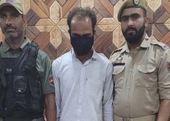 سری نگر پولیس نے جعلی سرٹیفکیٹس بنانے والے کو دھر دبوچا