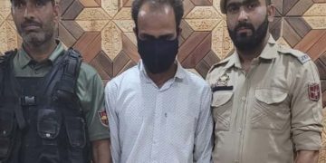 سری نگر پولیس نے جعلی سرٹیفکیٹس بنانے والے کو دھر دبوچا