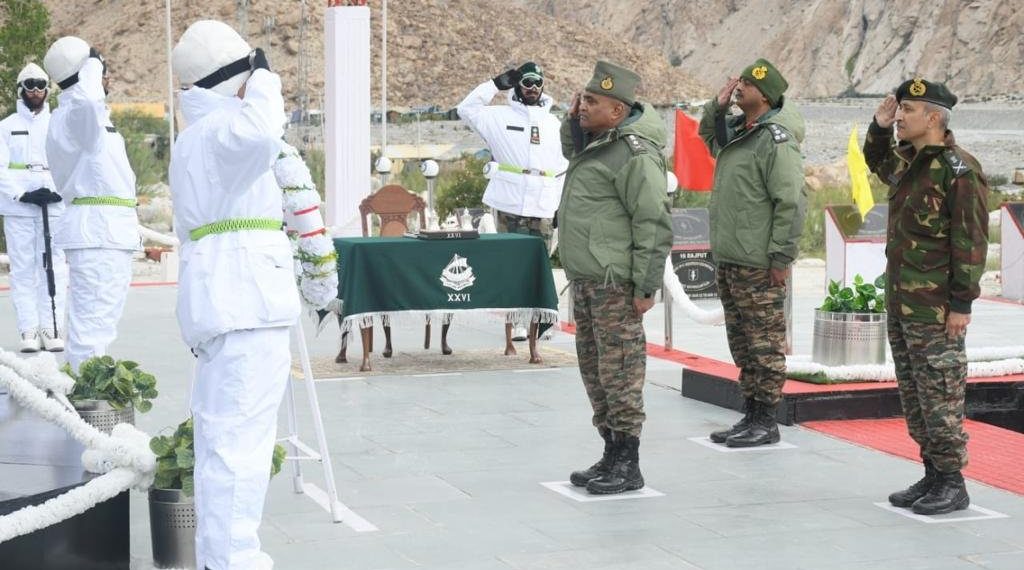 آرمی چیف کا سیاچن دورہ، فوج کی تیاریوں کا جائزہ لیا