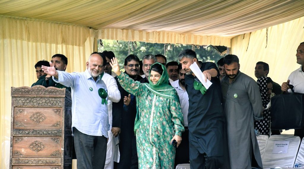 جموں وکشمیر کے لوگ متحد ہوئے تو بی جے پی کو سفید جھنڈا اٹھانا پڑے گا: محبوبہ مفتی