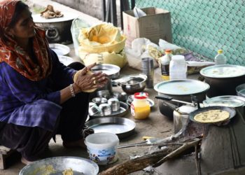 جموںو کشمیر کے ریاسی میں گاؤں کی ہاٹ سیاحوں کی توجہ کا مرکز بن گئی
